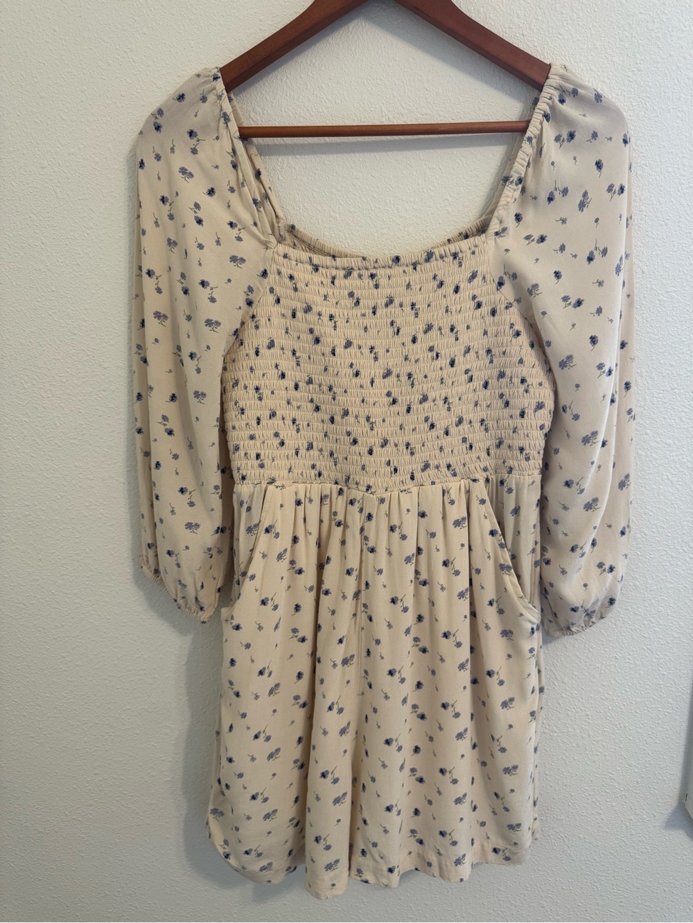 American Eagle Floral Smocked Romper Cream Blue Puff Sleeve Size Small